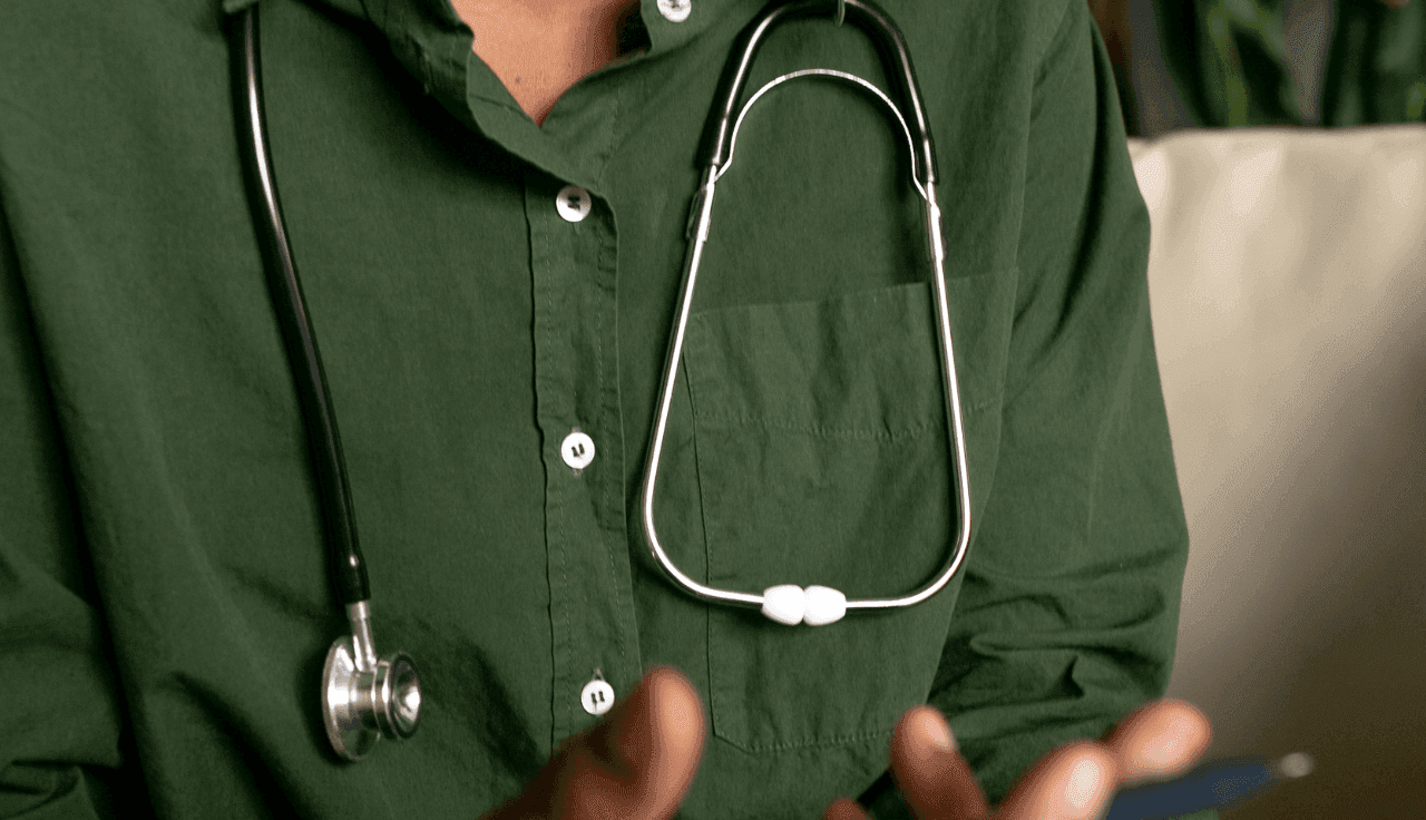 Stetoskop um Doktor Hals